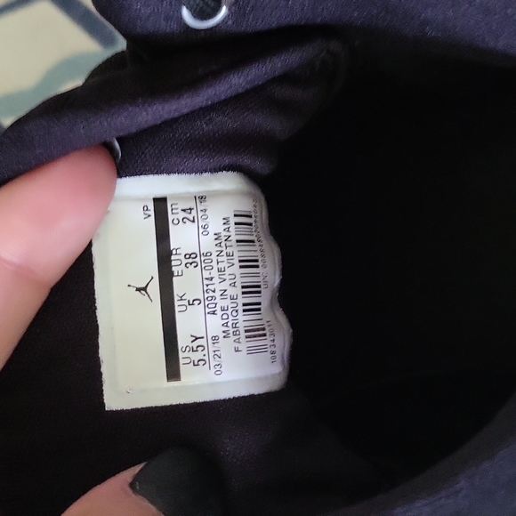 Nike Air Jordans - Picture 4 of 4